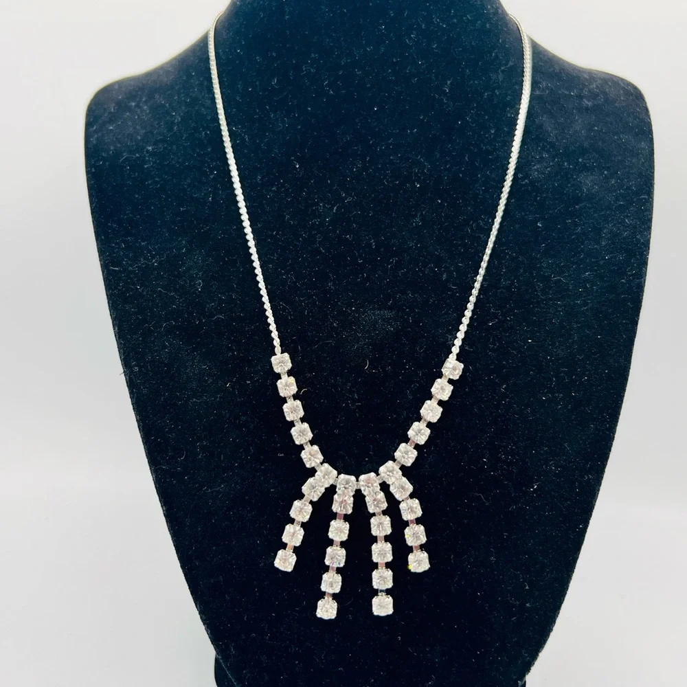 Vintage rhinestone fringe silver tone necklace 18”